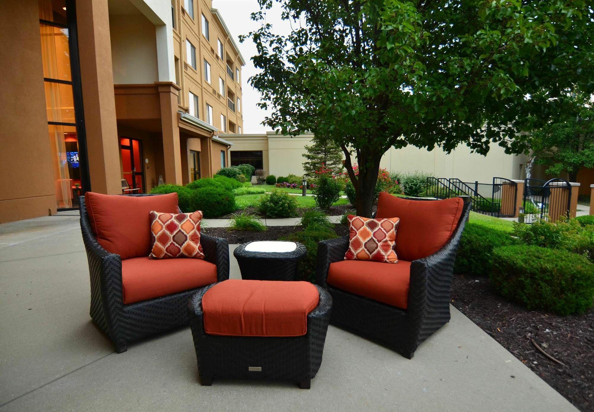 Courtyard Kansas City East/Блу-Спрингс Экстерьер фото